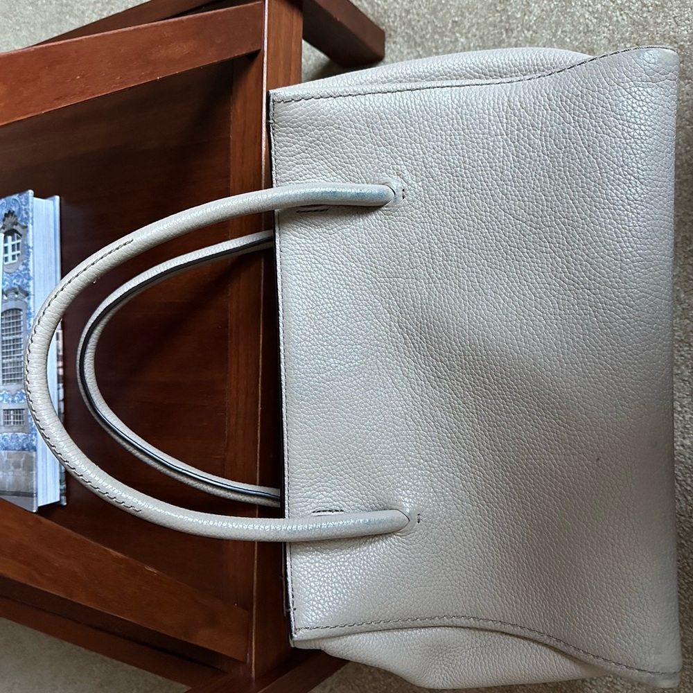 Gently Used Marc Jacobs Lock That Tote View 2
